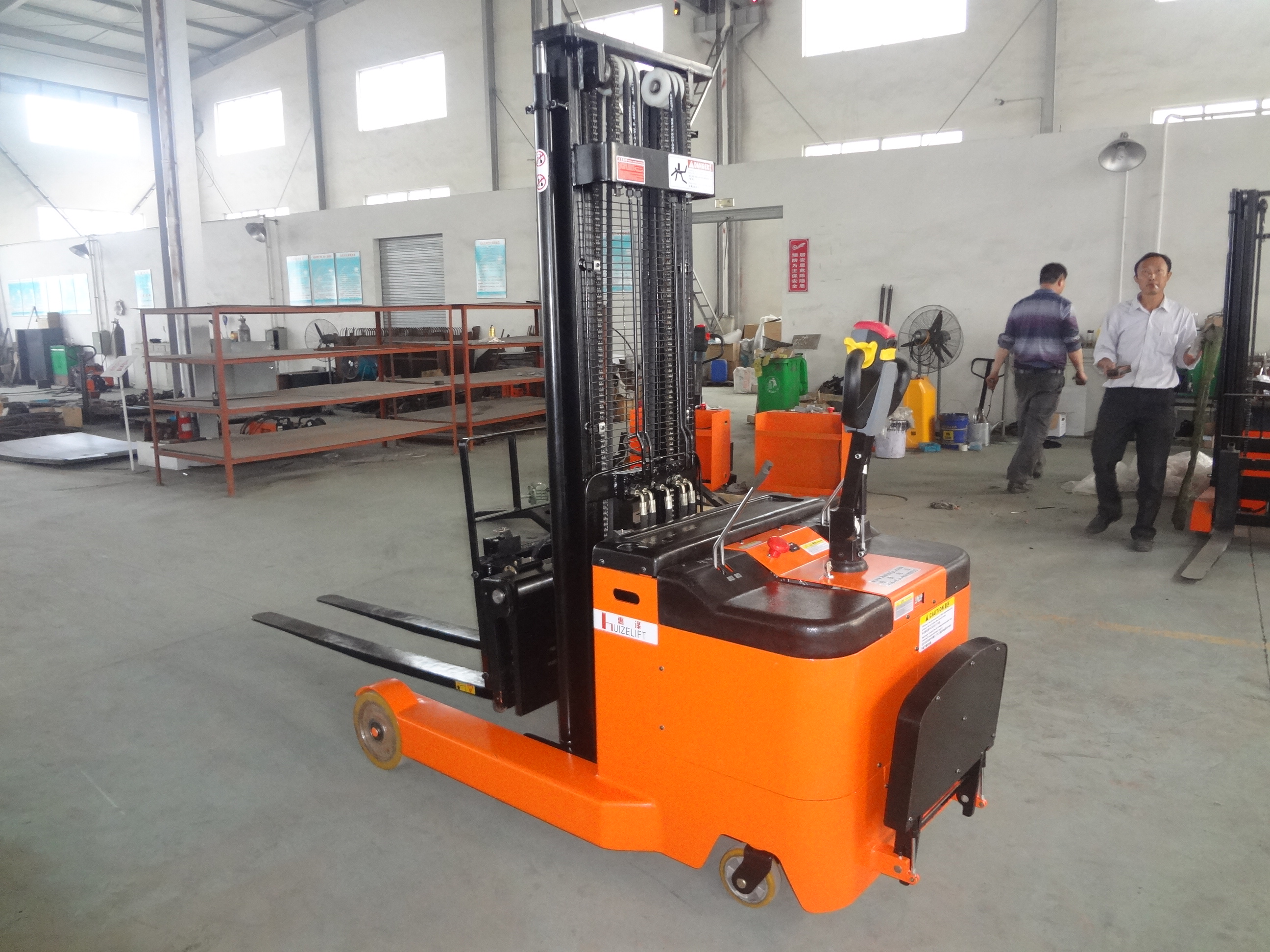 全電動(dòng)前移堆高車 (2) 全電動(dòng)前移堆高車 (2)