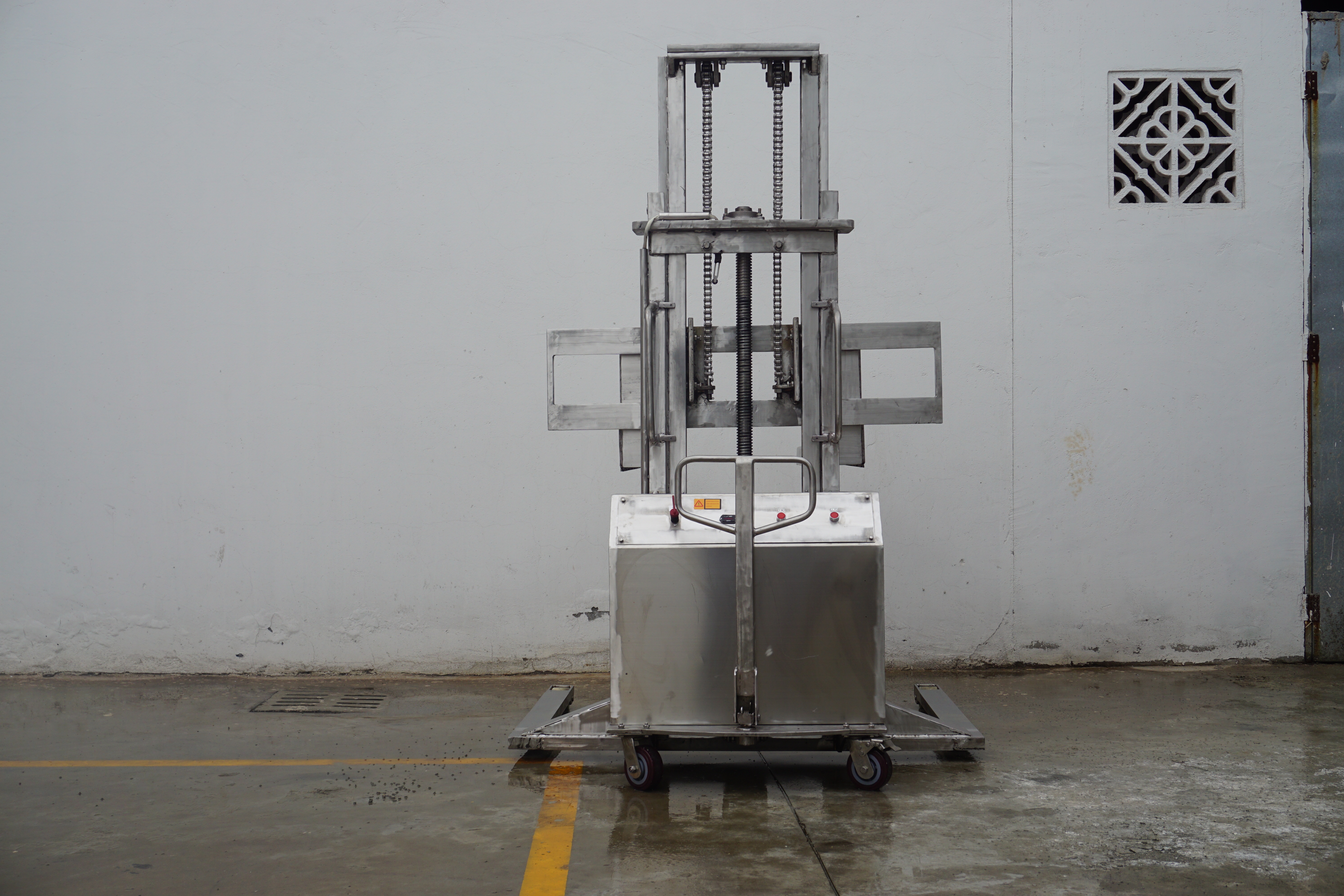 不銹鋼半電動堆高車寬腿 (13) 不銹鋼半電動堆高車寬腿 (13)