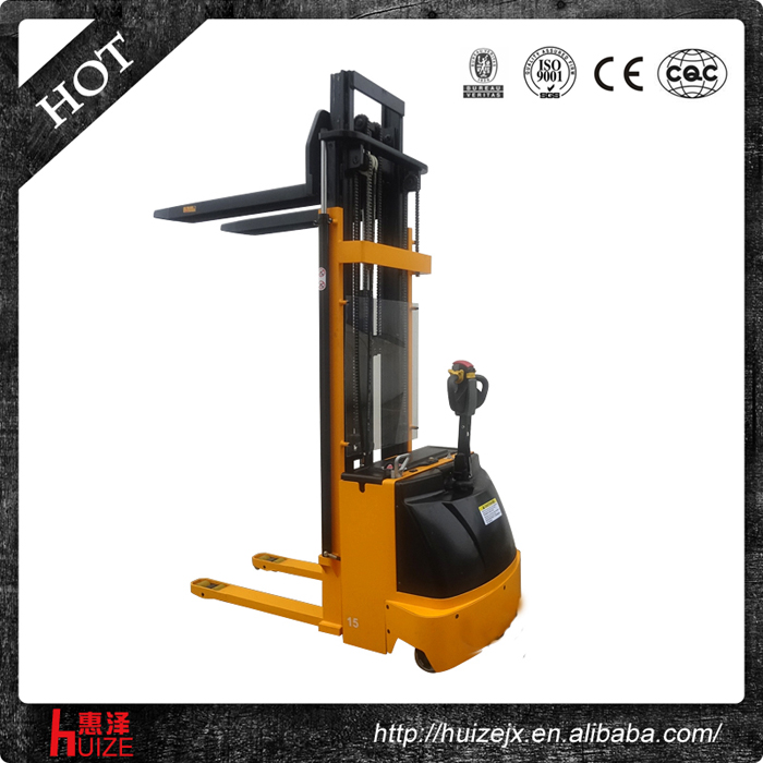 全電動堆高車(三門架) 全電動堆高車(三門架)